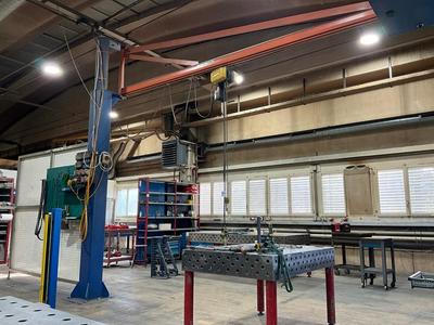 Overview picture of GIS pillar jib crane